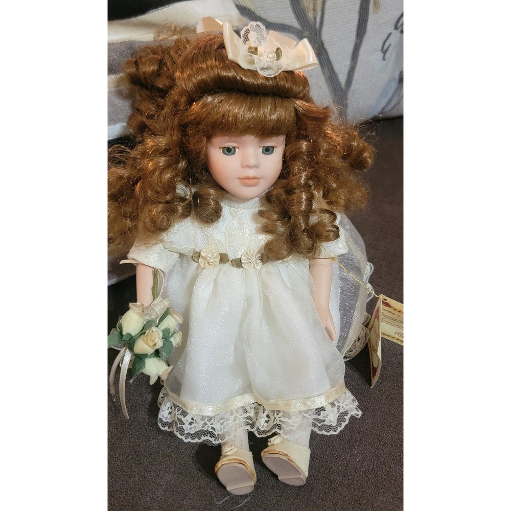 Collectors Choice Porcelain Doll w wind up Musc Box & Certificat of Authenticity